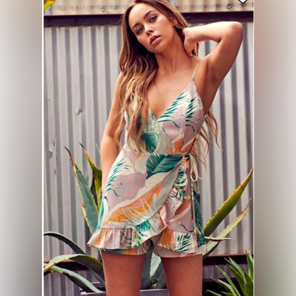 Sz LG blue blush tropical 🏝️ ruffle romper